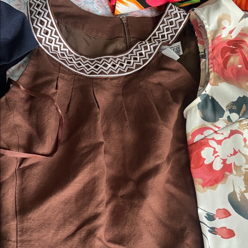 Jessica Howard Brown Dress with White Geometric Neckline